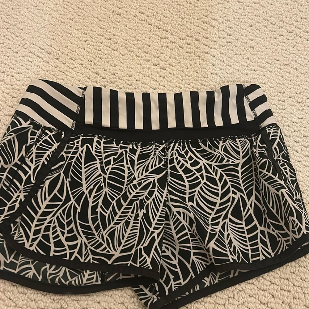 RARE Lululemon speed up athletic shorts! Black and white flower pattern